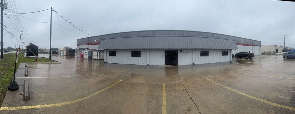 More Photos Of 1300 Goforth Rd, Kyle Warehouse For Lease