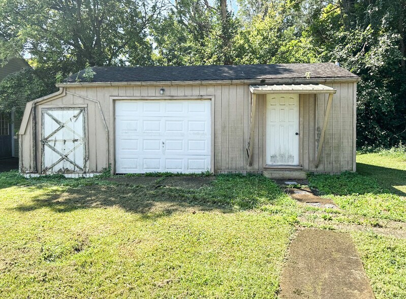 More Photos Of 202 Harold King Dr, Benton Office For Sale