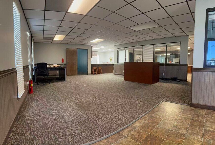 More Photos Of 2302 S Main St, Stuttgart Office For Sale