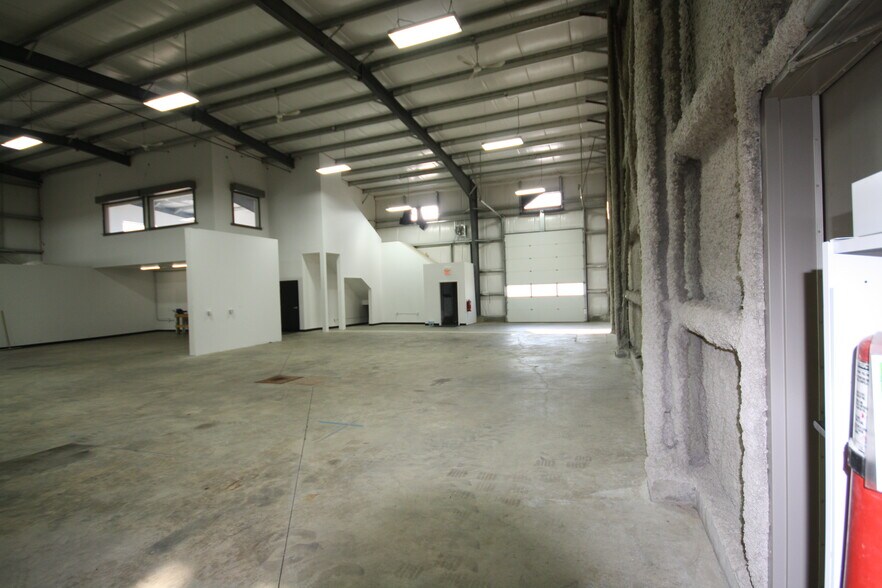 More Photos Of 145 East Lake Blvd NE, Airdrie Warehouse For Sale