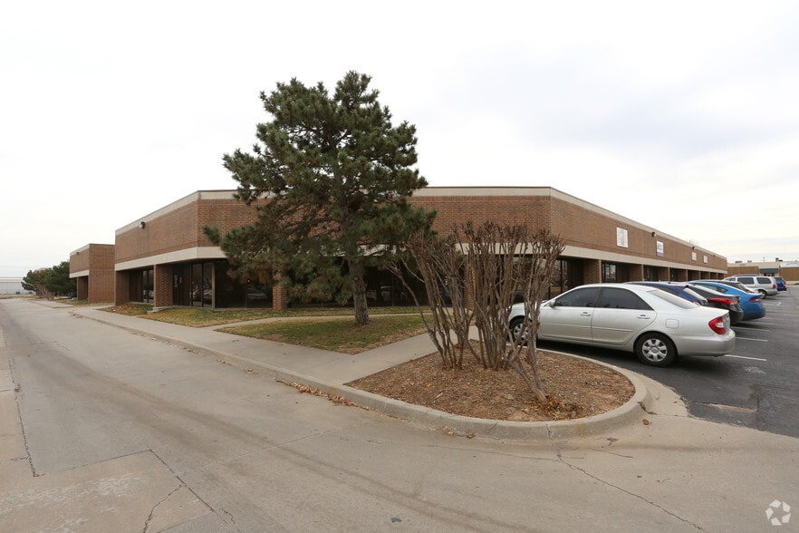 More Photos Of 4141-4149 Highline Blvd, Oklahoma City Research And Development For Lease