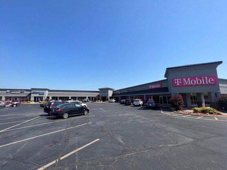 More Photos Of 11307 Garnett Rd, Tulsa Unknown For Lease
