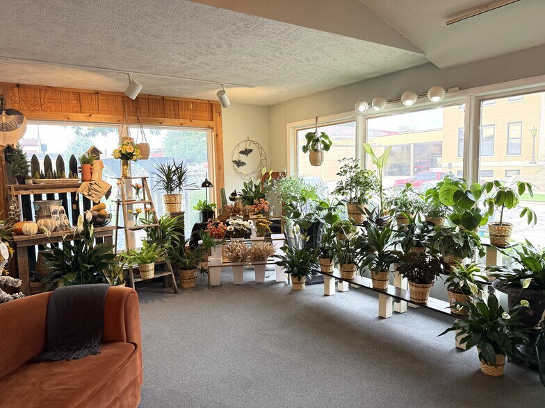 More Photos Of 421 N Spruce St, Abilene Freestanding For Sale