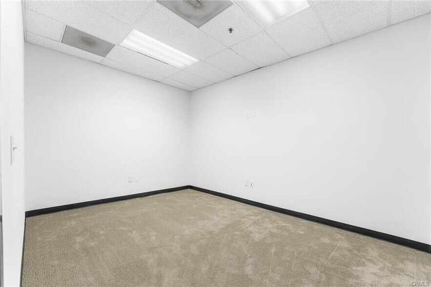 More Photos Of 15350 Fairfield Ranch Rd, Chino Hills Warehouse For Lease