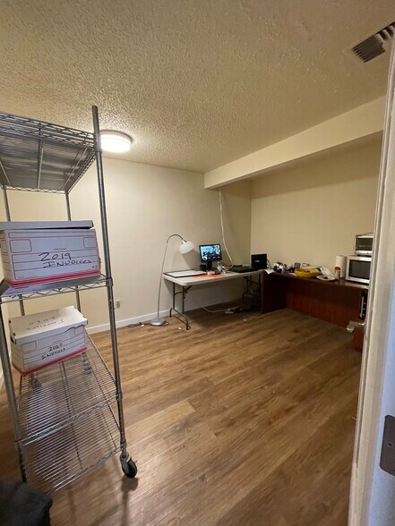 More Photos Of 835 Central Ave N, Kent Light Manufacturing For Lease