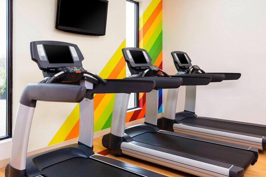 More Photos Of 655 N 108th Ave, Omaha Hotel For Sale