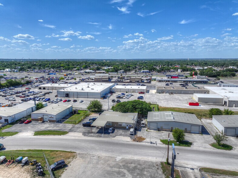 More Photos Of 242 Trade Center Dr, New Braunfels Warehouse For Lease