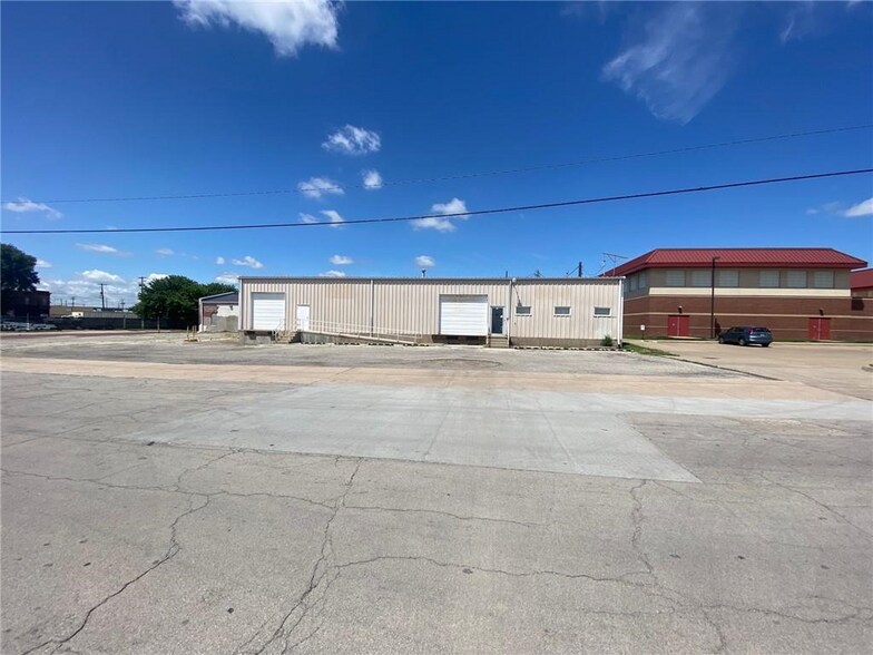 More Photos Of 624 S 7th St, Saint Joseph Industrial For Sale