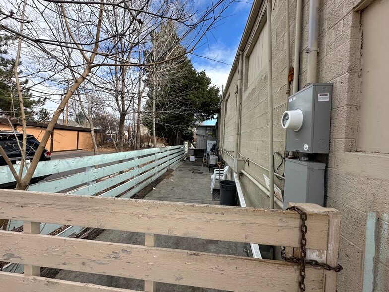 More Photos Of 1399 W Littleton Blvd, Littleton Restaurant For Sale