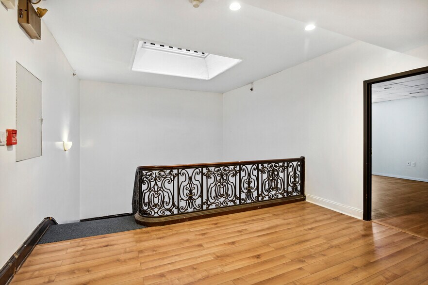 More Photos Of 2112 Walnut St, Philadelphia Office Residential For Sale