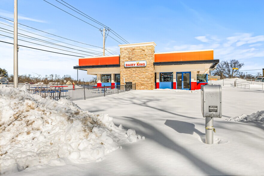 More Photos Of 1535 Memorial Dr, Chicopee General Retail For Sale