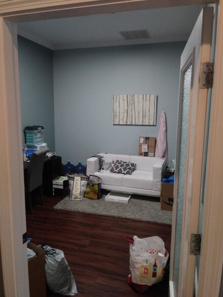 More Photos Of 124-128 S River Rd, Bedford Unknown For Lease
