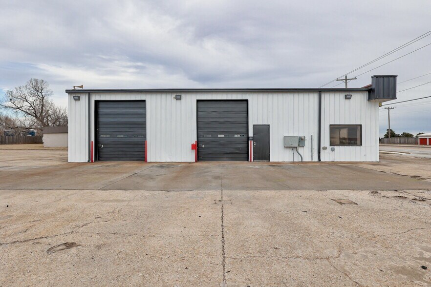 More Photos Of 1809 S Eastern Ave, Moore Auto Repair For Sale