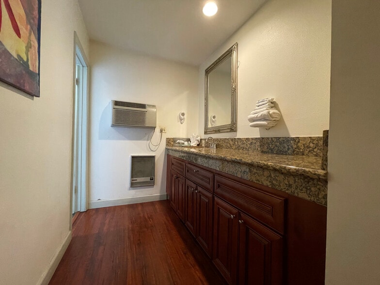 More Photos Of 1018 E Orangethorpe Ave, Anaheim Hotel For Sale