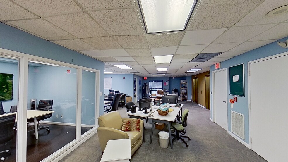 More Photos Of 727 15th St NW, Washington Office For Lease