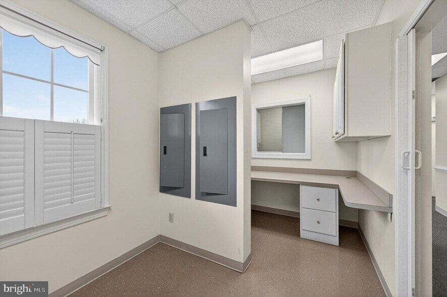 More Photos Of 7117 Salem Fields Blvd, Fredericksburg Office For Lease