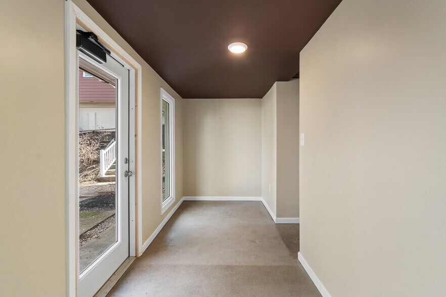 More Photos Of 1177 Canton Rd, Akron Storefront For Sale