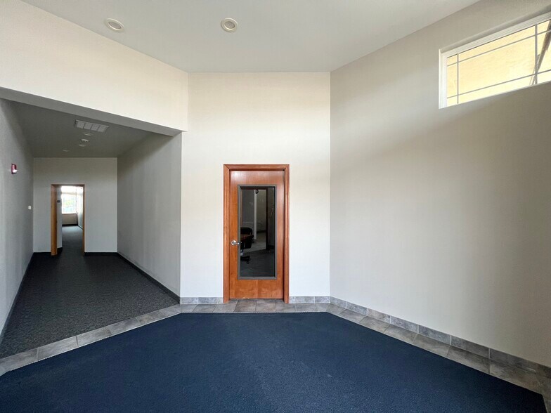 More Photos Of 1149 N Edison St, Kennewick Bank For Lease