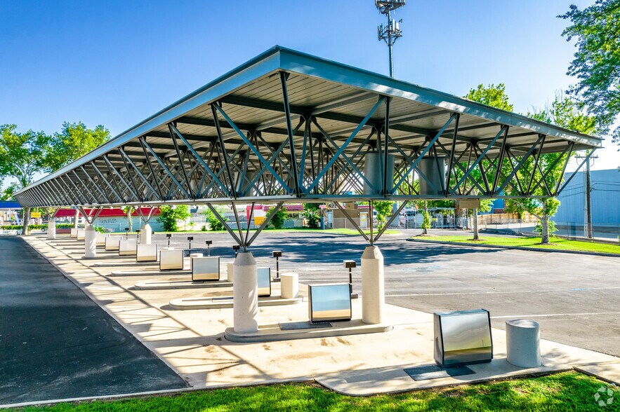 More Photos Of 8047 Midcrown Dr, San Antonio Bank For Lease