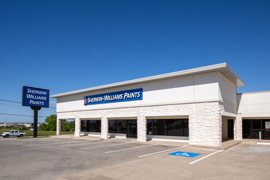 More Photos Of 2817 Alta Mere Dr, Fort Worth General Retail For Lease