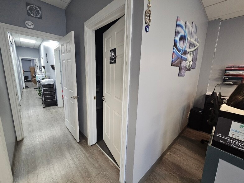 More Photos Of 158 Jericho Tpke, Mineola Storefront Retail Residential For Lease