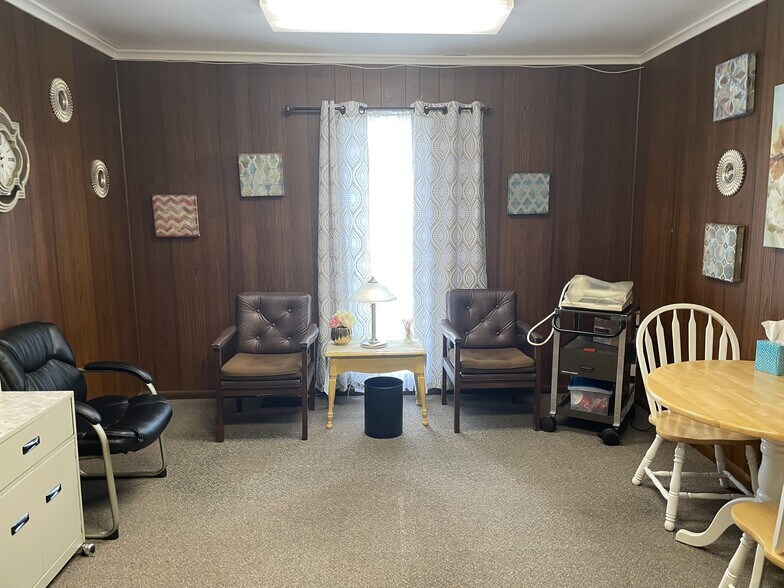 More Photos Of 28 Fairwood Dr, Irwin Medical For Lease