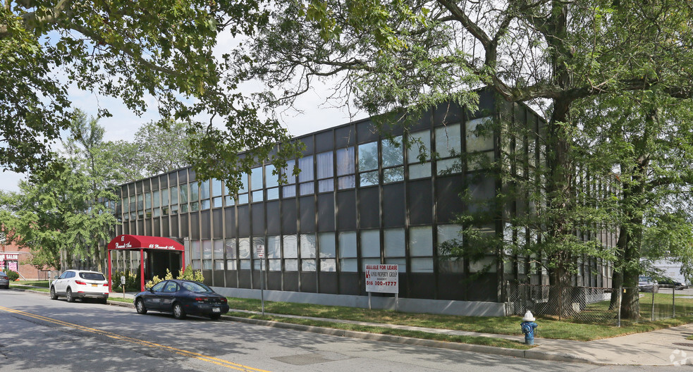 Primary Photo Of 65 Roosevelt Ave, Valley Stream Medical For Lease