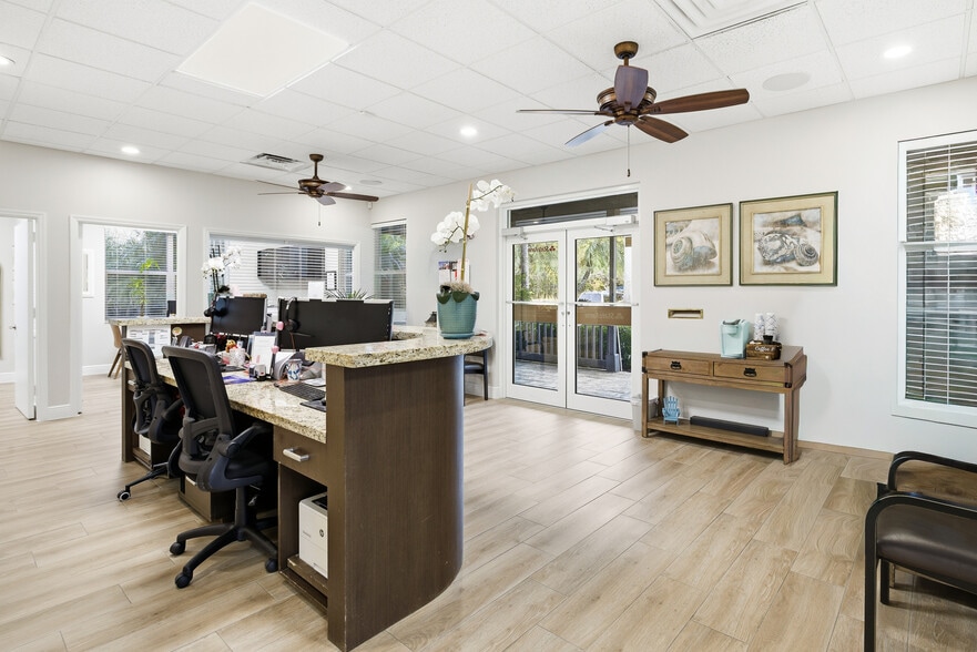 More Photos Of 1801 N Krome Ave, Homestead Office For Sale