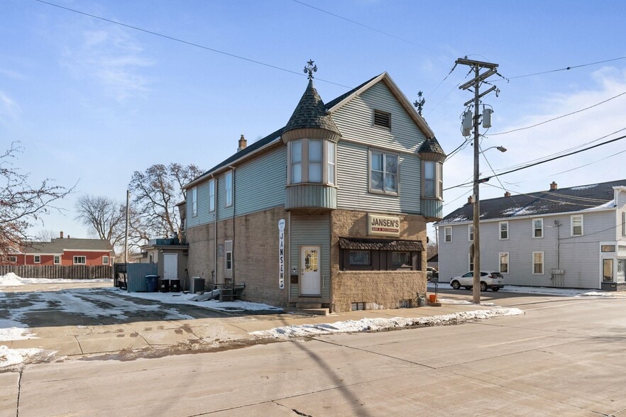 More Photos Of 344 Bowen St, Oshkosh Restaurant For Sale