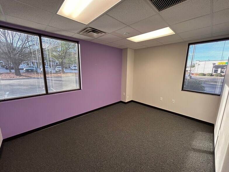 More Photos Of 1230 E Kingsley St, Springfield Medical For Lease