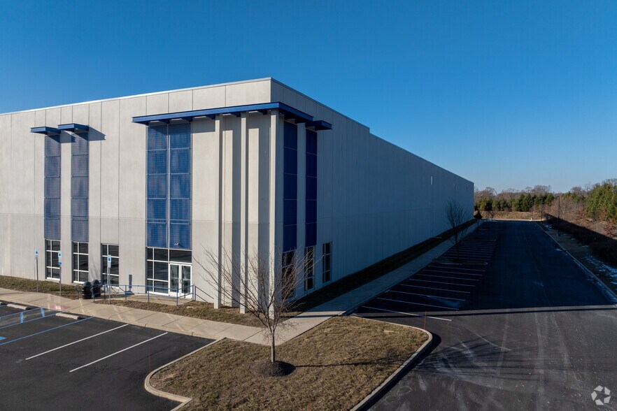 More Photos Of 2 Gateway Blvd, Pedricktown Distribution For Lease
