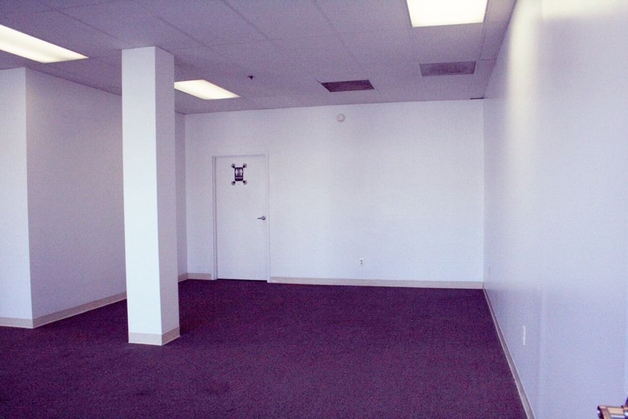 More Photos Of 8390 Terminal Rd, Lorton Warehouse For Lease