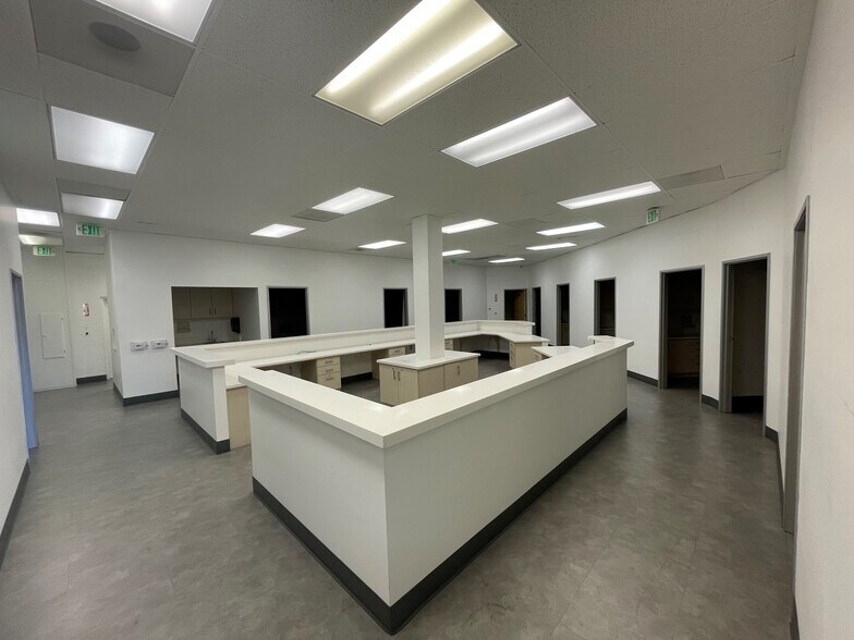 More Photos Of 1421 Macarthur Blvd, Santa Ana Unknown For Lease