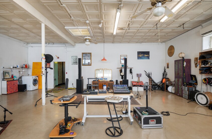 More Photos Of 1651 W Woodlawn Dr, San Antonio Storefront Retail Residential For Sale