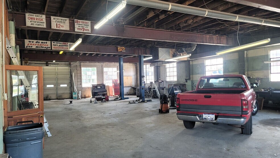 More Photos Of 4 S Washington Ave, Greenville Auto Repair For Sale