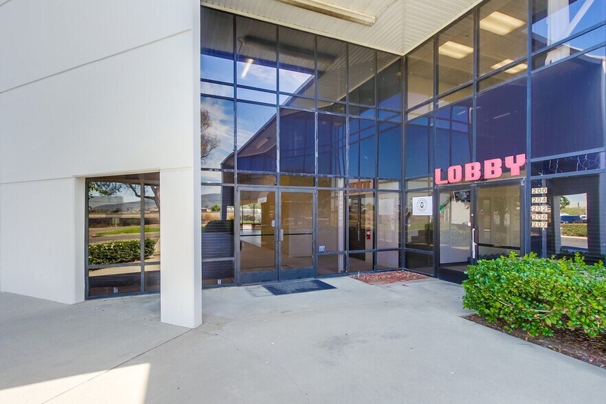Primary Photo Of 960 Los Vallecitos Blvd, San Marcos Showroom For Lease