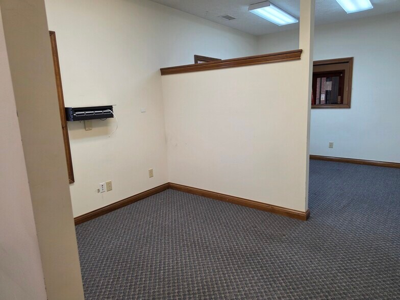 More Photos Of 386 Meridian Parke Ln, Greenwood Medical For Lease