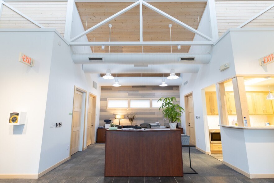 More Photos Of 2940 Parkview Dr, Petoskey Office For Sale