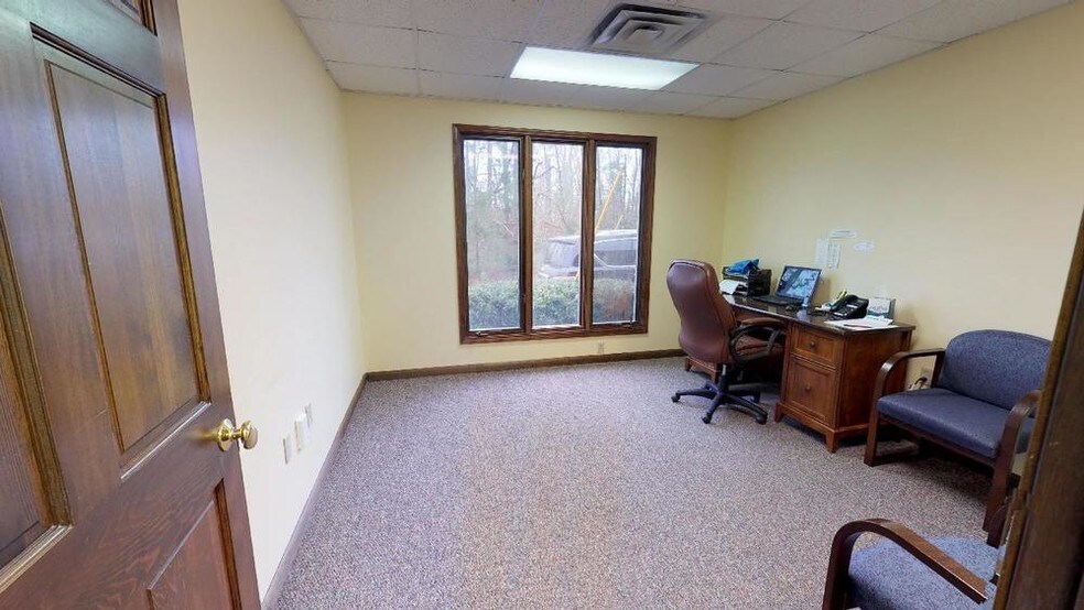 More Photos Of 4320 5th Ave, Marianna Medical For Lease