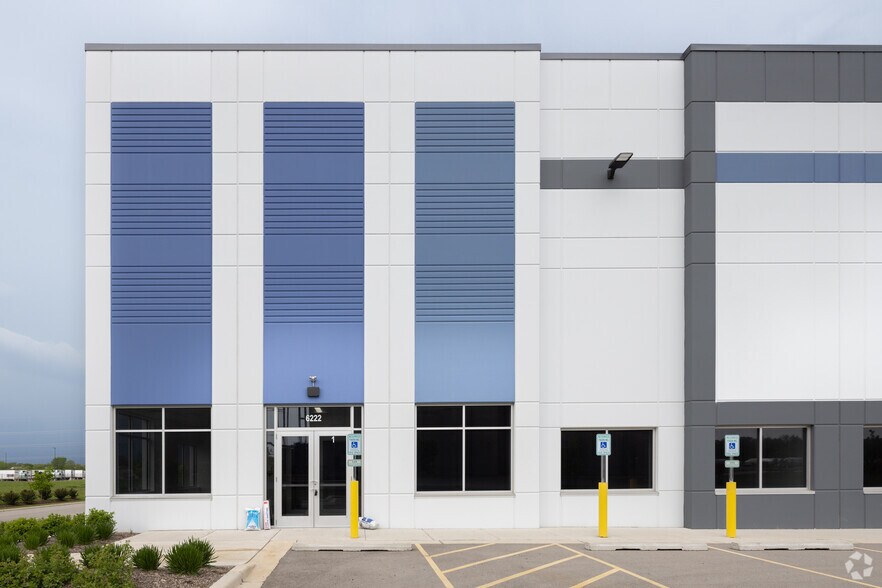 More Photos Of 6222 77th Ave, Kenosha Distribution For Sale