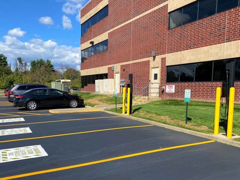 More Photos Of 6601 Centerville Business Pky, Centerville Medical For Lease