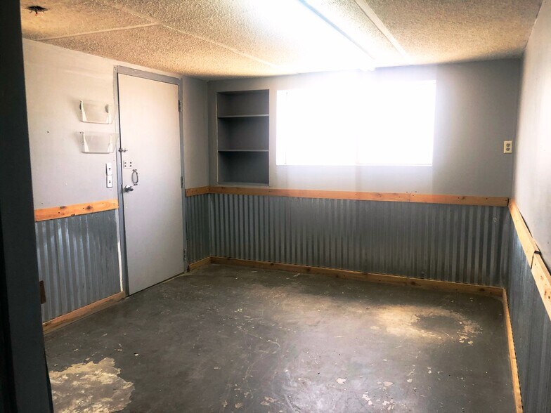 More Photos Of 504 N 2nd St, Carrizo Springs Warehouse For Sale