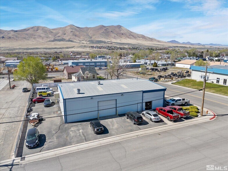 Primary Photo Of 810 W 6th St, Winnemucca Flex For Sale