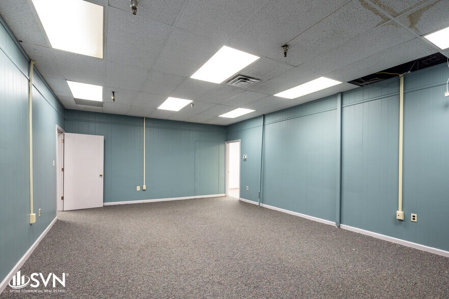 More Photos Of 1047 US Highway 127 S, Frankfort Medical For Lease