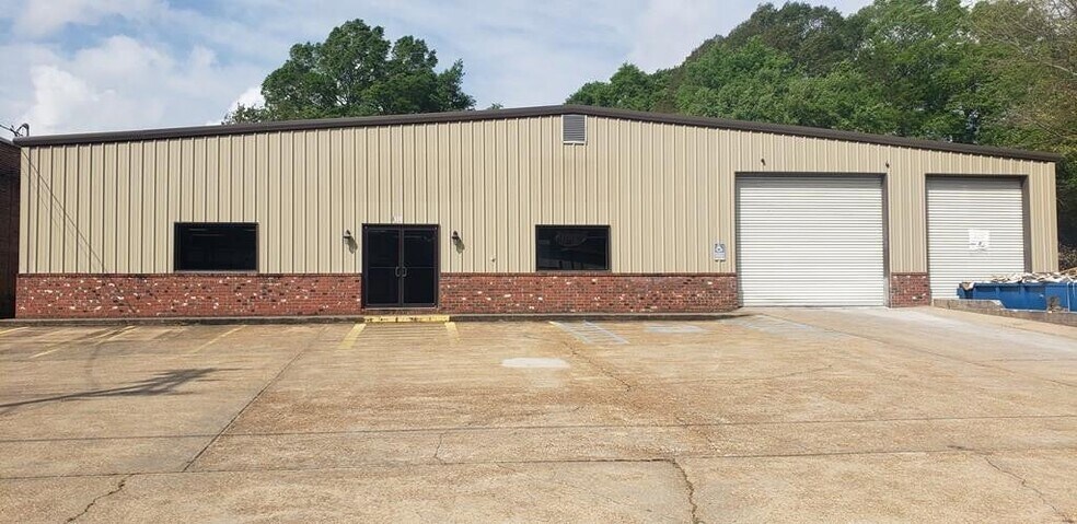 Primary Photo Of 616 S Broadway St, Mccomb Freestanding For Sale