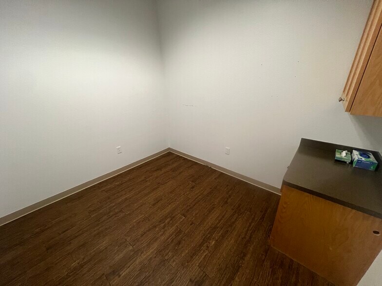 More Photos Of 3202 S W S Young Dr, Killeen Medical For Lease