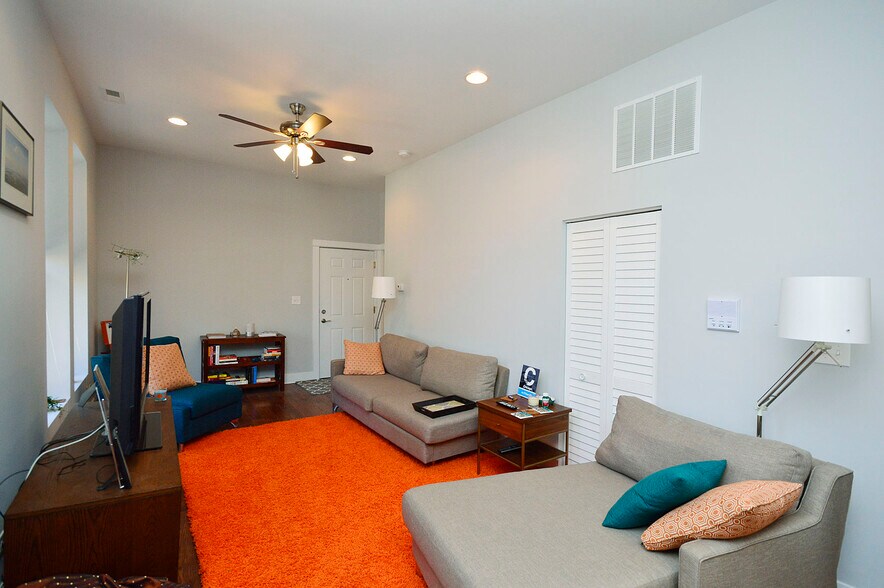 More Photos Of 1501 W Superior St, Chicago Apartments For Sale