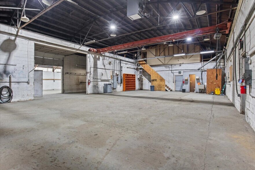More Photos Of 890 N Main St, Independence Warehouse For Sale