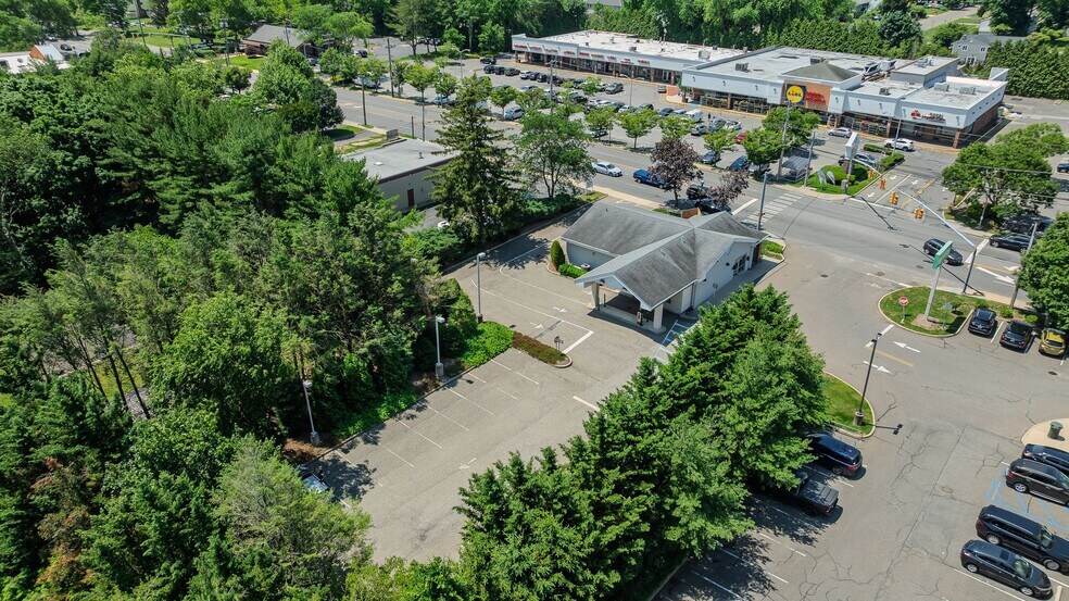 More Photos Of 563 Larkfield Rd, East Northport Bank For Lease