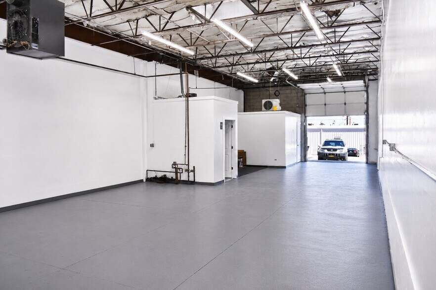 More Photos Of 16010 W 5th Ave, Golden Warehouse For Lease